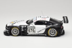 BMW Z4 #676 H. Stuck / J. Hennerici / D. Hurtgen Team Schubert Nürburgring 24 Hours 2006 AUTOart 1:18 80649 Metaal — afbeelding 3 van 6