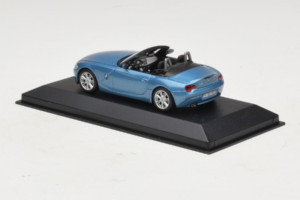 BMW Z4 E85 Cabriolet Light Blue Metallic Minichamps 1:43 BMW016 Metaal — afbeelding 3 van 4