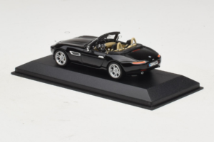 BMW Z8 Cabriolet Zwart Minichamps 1:43 80420026607-R1 Metaal — afbeelding 3 van 4