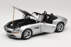BMW Z8 Zilver 007 The World Is Not Enough AUTOart 1:18 70511 Metaal — afbeelding 2 van 8