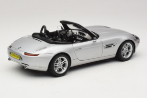 BMW Z8 Zilver 007 The World Is Not Enough AUTOart 1:18 70511 Metaal — afbeelding 3 van 8