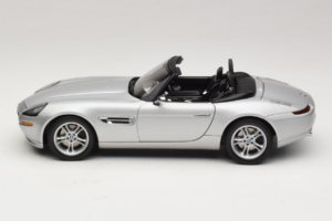 BMW Z8 Zilver 007 The World Is Not Enough AUTOart 1:18 70511 Metaal — afbeelding 4 van 8