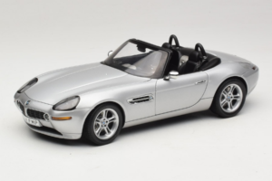 BMW Z8 Zilver 007 The World Is Not Enough AUTOart 1:18 70511 Metaal
