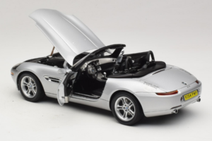 BMW Z8 Zilver 007 The World Is Not Enough AUTOart 1:18 70511 Metaal — afbeelding 5 van 8
