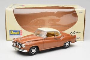 Borgward Isabella Coupe Brons Wit Revell 1:18 08982 Metaal — afbeelding 5 van 8
