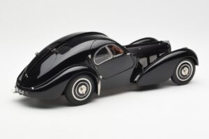 Bugatti 57SC Atlantic Zwart CMC 1:18 M-085 Metaal — afbeelding 2 van 6
