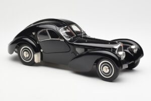 Bugatti 57SC Atlantic Zwart CMC 1:18 M-085 Metaal — afbeelding 4 van 6