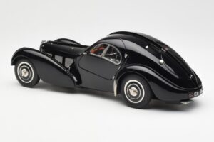 Bugatti 57SC Atlantic Zwart CMC 1:18 M-085 Metaal — afbeelding 5 van 6