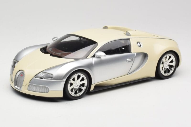 Bugatti Veyron Edition Centenaire Chrome Beige Minichamps 1:18 100110854 Metaal