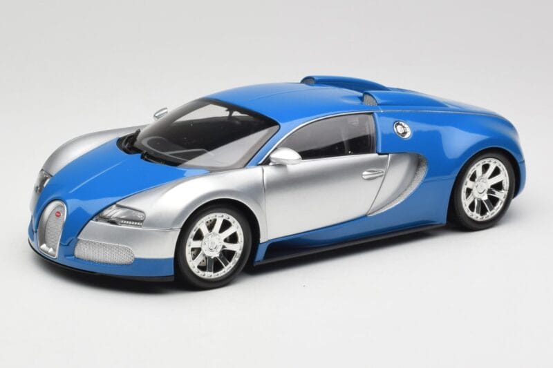 Bugatti Veyron Edition Centenaire Chrome Blue Minichamps 1:18 100110850 Metaal