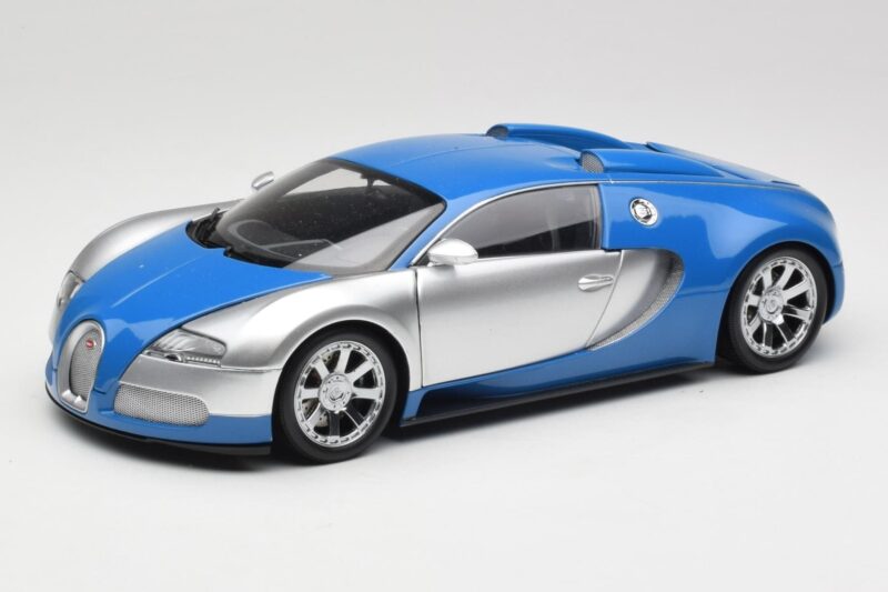 Bugatti Veyron Edition Centenaire Chrome Blue Minichamps 1:18 100110850-O Metaal