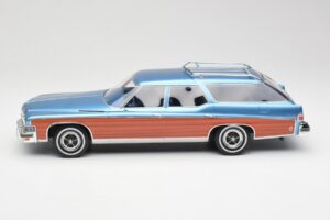 Buick Estate Wagon Light Blue Metallic BoS Models 1:18 BOS417 Hars — afbeelding 3 van 6