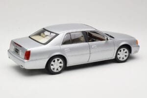Cadillac DeVille DTS Maisto 1:18 56061 Metaal — afbeelding 3 van 8