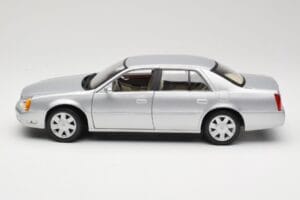 Cadillac DeVille DTS Maisto 1:18 56061 Metaal — afbeelding 4 van 8