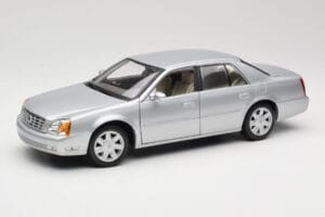 Cadillac DeVille DTS Maisto 1:18 56061 Metaal