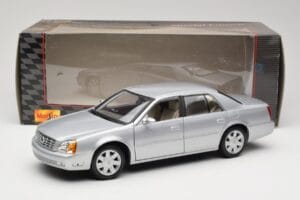 Cadillac DeVille DTS Maisto 1:18 56061 Metaal — afbeelding 8 van 8