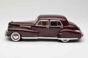 Cadillac Fleetwood 60 Special Sedan Rood MCG 1:18 MCG18071 Metaal — afbeelding 3 van 6