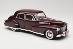 Cadillac Fleetwood 60 Special Sedan Rood MCG 1:18 MCG18071 Metaal — afbeelding 4 van 6