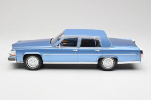 Cadillac Fleetwood Brougham Blauw Metallic MCG 1:18 MCG18252 Metaal — afbeelding 3 van 6