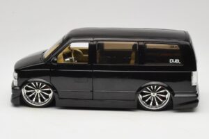 Chevrolet Astro Van Tuned Zwart Jada 1:18 63122 Metaal — afbeelding 4 van 8