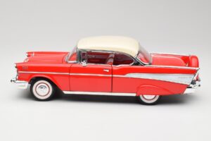 Chevrolet Bel Air Matador Rood & India Ivoor Road Legends 1:18 92109 Metaal — afbeelding 4 van 8