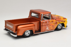 Chevrolet C-10 Stepside Pickup Lowrider Oranje met Vlam Sun Star 1:18 1392 Metaal — afbeelding 2 van 6