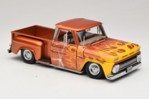 Chevrolet C-10 Stepside Pickup Lowrider Oranje met Vlam Sun Star 1:18 1392 Metaal — afbeelding 4 van 6
