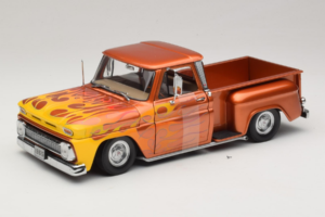 Chevrolet C-10 Stepside Pickup Lowrider Oranje met Vlam Sun Star 1:18 1392 Metaal