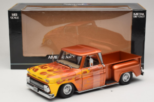 Chevrolet C-10 Stepside Pickup Lowrider Oranje met Vlam Sun Star 1:18 1392 Metaal — afbeelding 6 van 6