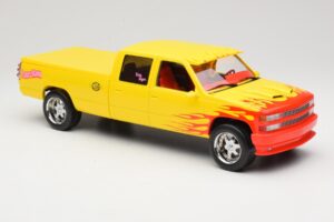 Chevrolet C2500 Silverado Pussy Wagon From Kill Bill Geel GreenLight 1:18 19015 Metaal — afbeelding 4 van 6