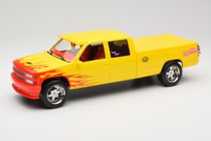Chevrolet C2500 Silverado Pussy Wagon From Kill Bill Geel GreenLight 1:18 19015 Metaal
