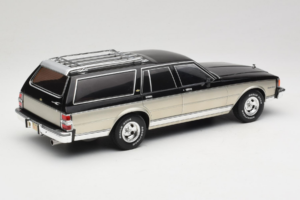 Chevrolet Caprice Estate Wagon Zilver & Grijs MCG 1:18 MCG18478 Metaal — afbeelding 2 van 6