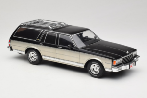 Chevrolet Caprice Estate Wagon Zilver & Grijs MCG 1:18 MCG18478 Metaal — afbeelding 4 van 6