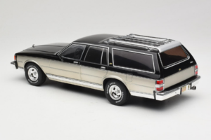 Chevrolet Caprice Estate Wagon Zilver & Grijs MCG 1:18 MCG18478 Metaal — afbeelding 5 van 6