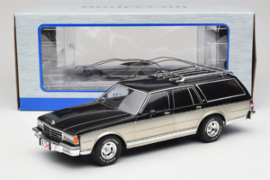 Chevrolet Caprice Estate Wagon Zilver & Grijs MCG 1:18 MCG18478 Metaal — afbeelding 6 van 6