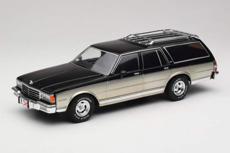 Chevrolet Caprice Estate Wagon Zilver & Grijs MCG 1:18 MCG18478 Metaal