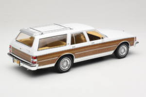 Chevrolet Caprice Estate Wagon Wit MCG 1:18 MCG18475 Metaal — afbeelding 2 van 6