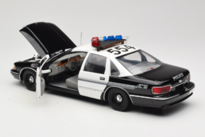 Chevrolet Caprice Glendale Politie UT Models 1:18 21026 Metaal — afbeelding 5 van 8