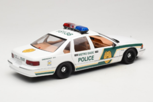 Chevrolet Caprice Metro Dade Politie UT Models 1:18 21024 Metaal — afbeelding 3 van 8