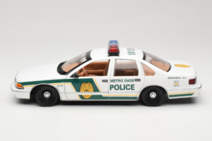Chevrolet Caprice Metro Dade Politie UT Models 1:18 21024 Metaal — afbeelding 4 van 8