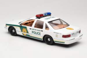 Chevrolet Caprice Metro Dade Politie UT Models 1:18 21024 Metaal — afbeelding 7 van 8