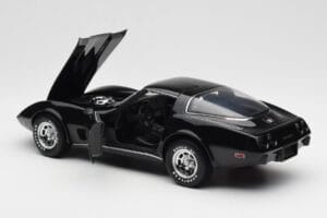 Chevrolet Corvette C3 Zwart UT Models 1:18 21071 Metaal — afbeelding 5 van 8