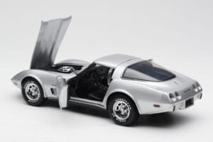 Chevrolet Corvette C3 Zilver UT Models 1:18 21072 Metaal — afbeelding 5 van 8