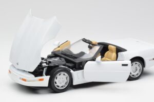 Chevrolet Corvette C4 Cabriolet Wit Maisto 1:18 32830 Metaal — afbeelding 2 van 8
