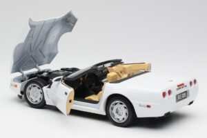 Chevrolet Corvette C4 Cabriolet Wit Maisto 1:18 32830 Metaal — afbeelding 5 van 8