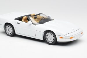 Chevrolet Corvette C4 Cabriolet Wit Maisto 1:18 32830 Metaal — afbeelding 6 van 8