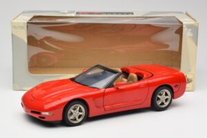 Chevrolet Corvette C5 Cabriolet Rood UT Models 1:18 21006 Metaal — afbeelding 8 van 8