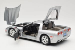 Chevrolet Corvette C5 Zilver Bburago 1:18 3056 Metaal — afbeelding 5 van 8