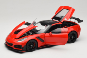 Chevrolet Corvette C7 ZR1 Torch Red IXO 1:18 18RDC243-FO Metaal — afbeelding 2 van 8