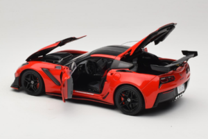 Chevrolet Corvette C7 ZR1 Torch Red IXO 1:18 18RDC243-FO Metaal — afbeelding 5 van 8